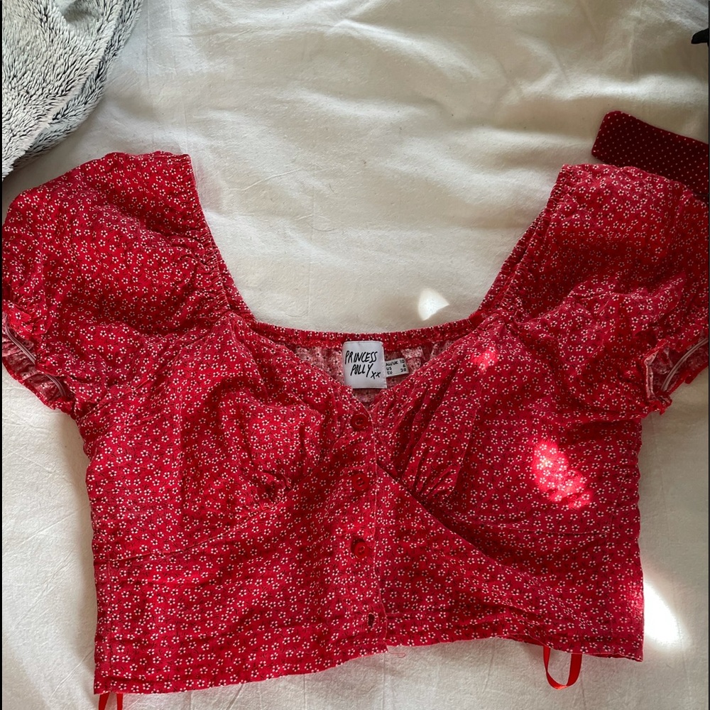 Princess Polly red short sleeve size 6 crop